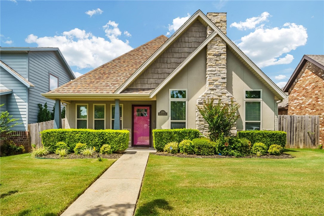 Welcome to this spacious and stylish 4-bedroom, 2.5-bath home located in the heart of Bentonville! Nestled in a private gated community, this two-level home offers the perfect blend of comfort, convenience, and design.
The main floor features two bedrooms, including the primary suite, along with soaring vaulted ceilings and elegant design touches throughout. The open-concept layout creates a warm, inviting atmosphere perfect for both relaxing and entertaining.
Enjoy your own private side yard, and take full advantage of the community’s amenities: pool, basketball court and event center. All outdoor maintenance and HOA access are covered by the owner, so you can enjoy a low-maintenance lifestyle.
Tenant is responsible for all utilities.
Don't miss this opportunity to live in one of Bentonville’s most desirable and centrally located communities!