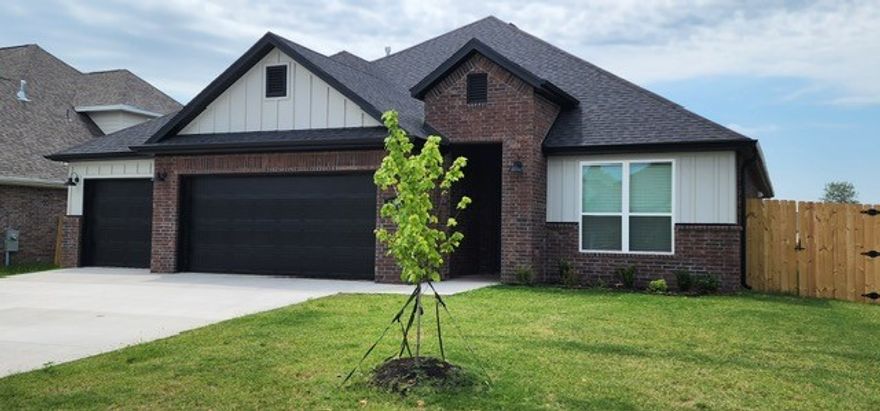 Brand new home in great SW Bentonville location. North facing House 4 bedroom 3 bathrooms with garage on the left, boasting an open floorplan with contemporary flair, tall ceilings in the expansive living room featuring LVP flooring and a gas fireplace and stained beam mantle. Chef's kitchen adorned with Frigidaire stainless steel appliances, a gas range, a pantry, quartz countertops, a spacious kitchen island, and a beautiful backsplash. Indulge in the luxurious master bedroom with stunning stained custom beams and ample natural light, while the spa-like master bathroom offers a walk-in shower, double sinks, and a generous walk-in closet No smoking, one year lease required