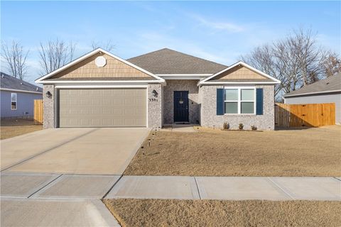 Photo of 3301 E Hagen Street, Siloam Springs, AR 72761 (MLS # 1334880)