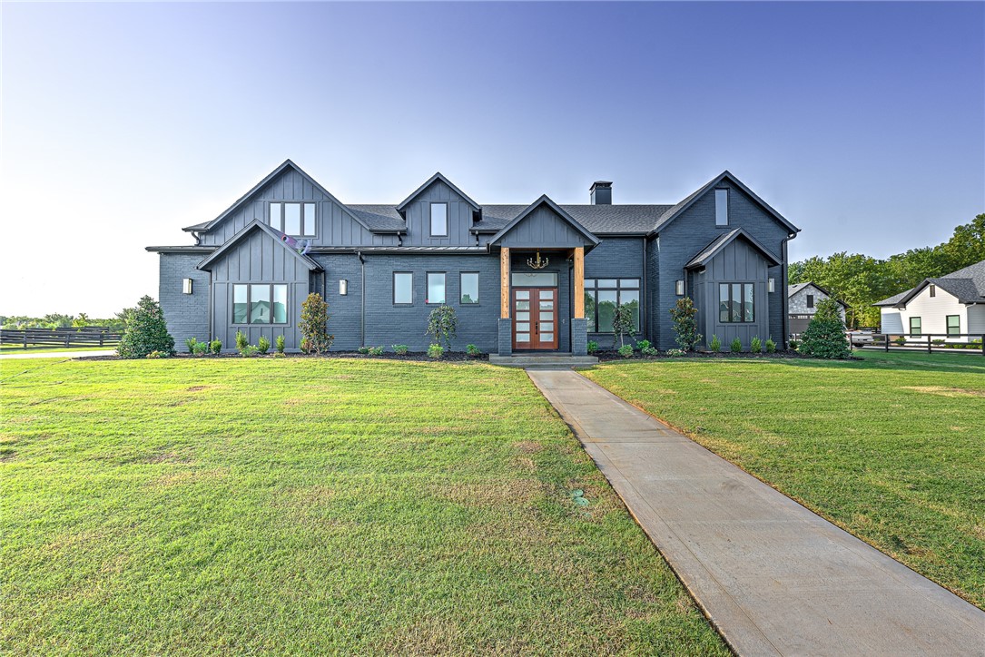 Exquisite estate on over 1 acre with a custom open floor plan in exclusive Averie Estates. This home is
luxury at its finest with high ceilings throughout, gourmet kitchen featuring the fabulous GE Cafe line, 2
sets of Panoramic Doors that provide seamless indoor/outdoor living & much more. Thoughtfully designed
with first class custom touches in every room. The luxurious private owners suite will allow you to have an
escape with oversized his and hers closets. You can have this grand home and still be only minutes from
the Pinnacle Hills Promenade & many other destinations.