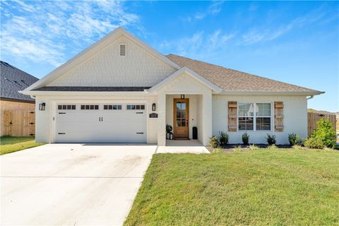 Photo of 213 S Maroon Drive, Fayetteville, AR 72704 (MLS # 1327287)