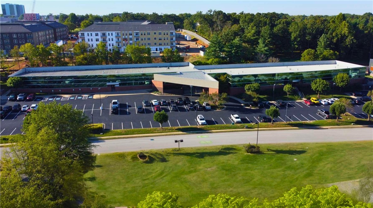 uite 200: 8,358 SF.
Asking rent: $26.00 PSF.
Rent type: Modified gross.
Date available: January 1st, 2026.
Site highlights
±8,358 SF office space available for lease January 1.
The suite includes one breakroom, two large conference rooms, multiple private offices, and dedicated storage space.
Recent renovations to the building include modernized lobbies, restrooms, and hallways, creating a clean and updated work environment.
Located just off Pinnacle Hills Parkway with easy access to I-49, the property is within walking distance to Topgolf, the Walmart AMP, restaurants, shopping, and new developments.