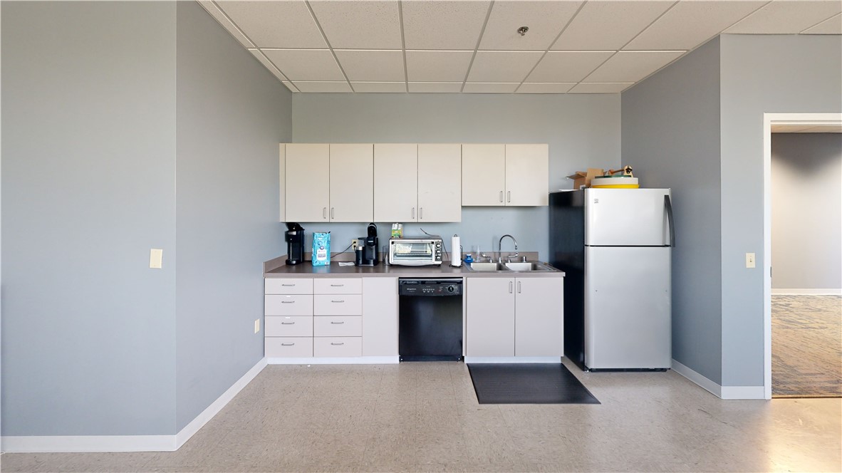 Pinnacle Pointe Ph 2 Rogers - Commercial Lease