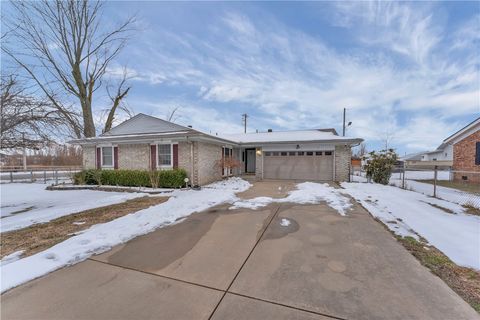 Photo of 998 Eastgate Street, Siloam Springs, AR 72761 (MLS # 1334453)