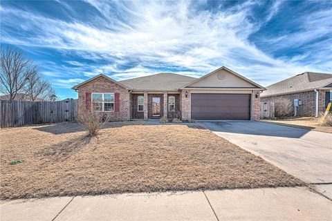 Photo of 2303 Elmwood Avenue, Lowell, AR 72745 (MLS # 1334960)