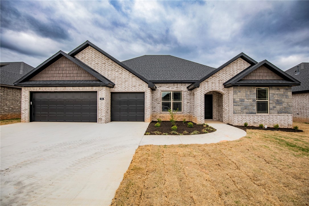 Located in Cave Springs, the center of all that is NWA! One of the few remaining homes in the Fairway Valley subdivision! Spacious floor plan with a large living room opening onto the covered outdoor entertainment area, complete with fireplace, perfect for those who love to entertain. Tons of cabinet space in the kitchen and don't forget the huge walk in pantry! Agent owned.