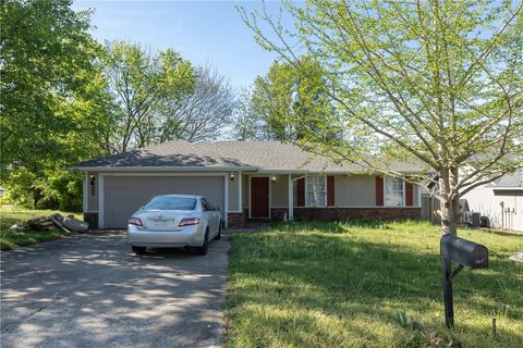 Photo of 3345 W Cornell Street, Fayetteville, AR 72704 (MLS # 1346728)