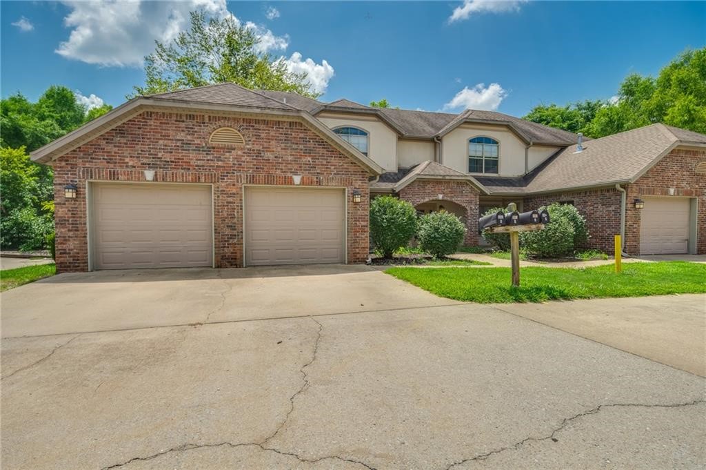 *Please note this is a no cat property, 2 dogs are allowed with applicable pet fees*
This apartment is located only 6 minutes from U of A, parks, S College Ave and all its amenities of food, shopping, and entertainment. Perfect for college students or a family that desires close proximity to everything Fayetteville has to offer. Inside boasts an open and airy floor plan. Gas log fireplace, ample storage throughout. Come check out this clean and spacious apartment in a highly desirable area today! *Please note, photos are of a similar unit*
We do not advertise on Craigslist or Facebook Marketplace.
S.A.F.E. Property Management residents are enrolled in the Resident Benefits Package (RBP) for $35.00/month which includes liability insurance, credit building to help boost the residentās credit score with timely rent payments, up to $1M Identity Theft Protection, HVAC air filter delivery...etc.