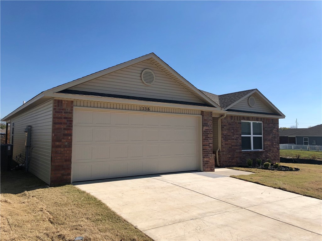 This open concept home is just minutes from the U of A, shopping/dining and a mile from Walker Park/trails. Boasting spacious bedrooms, granite counter tops and an en-suite master bathroom, this house will not disappoint. The natural lighting from plentiful windows and the covered back patio make it a must see. Call today!