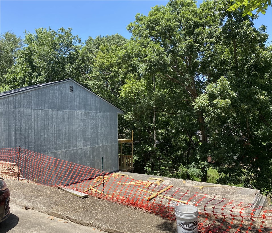 Kingsdale Courts Bvv - Land