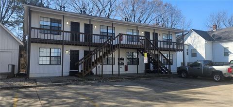 Photo of 632 N Whitham Avenue 9 #9, Fayetteville, AR 72701 (MLS # 1351036)