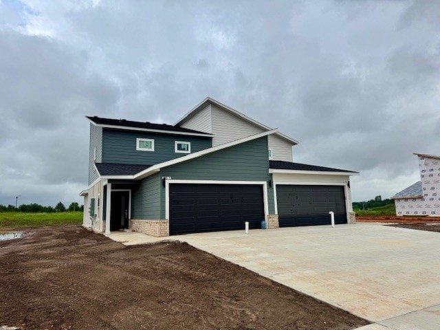 Unique and modern best describe these 3 bed 2.5 bath Brand New Construction Duplexes in SW Bentonville. Lots of amenities that include quartz counter tops, luxury vinyl Plank flooring throughout, 2" faux wood blinds, upstairs study nook, ALL appliances, private covered back patio and more. Walking distance to Bentonville's newest Creekside Park, a 35-acre community park, with regulation cricket field, pickleball courts, evening-lit dog park, splash pad, playground and passive recreation space with a group pavilion. Close to everything Bentonville has to offer. **Pictures may not be of exact unit** Estimated completion date of July 15th.