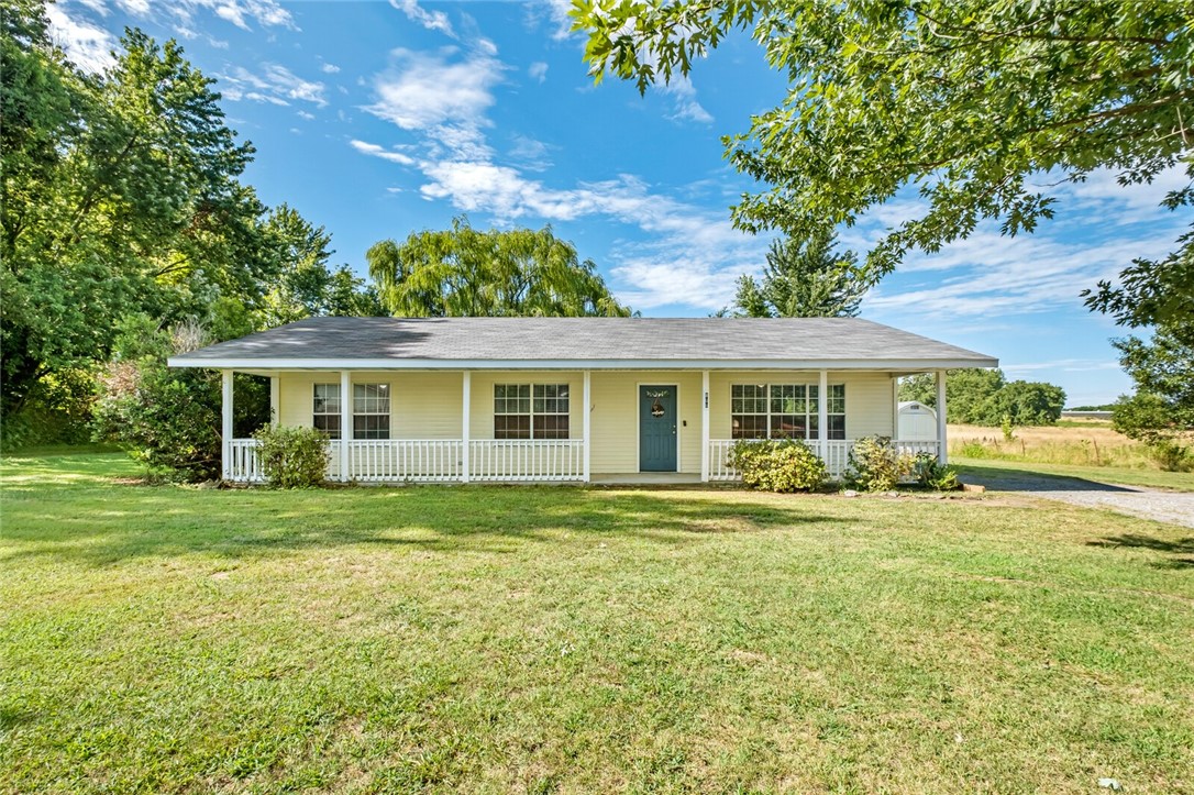 Welcome to your new home in Lincoln, AR only 20 minutes from Fayetteville for a nice commute. This pristine property features 3 bedrooms and 2 bathrooms, offering ample space for comfortable living. The open-concept design includes a well-appointed kitchen with a refrigerator, range, and dishwasher. The chain link fenced backyard provides a safe and secure space for outdoor activities on a generous .58-acre lot. Located close to everything, you'll enjoy the convenience of nearby schools, shopping, and dining. Don't miss out on this fantastic opportunity—schedule your viewing today!