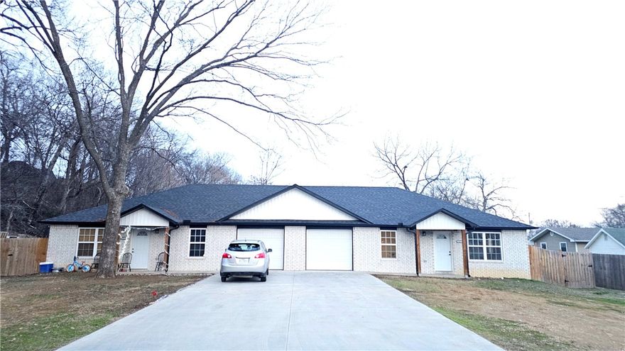 Newly Built Duplex for Sale - Perfect for Live-In & Rent Out Opportunity!
Located within walking distance to the university and close to downtown amenities and shopping, this fully brick duplex, built in 2021, is the perfect investment opportunity. Live in one side and rent out the other!
Features: Side B Available for Showing,3 Bedrooms, 2 Bathrooms, 1-Car Garage,Fully Fenced Backyard for Privacy.Modern Kitchen & Bathrooms with Granite Countertops,Large Walk-In Closets,Beautiful Ceramic Tile Throughout,Spacious Layout.
Side A is currently occupied, and access will be granted once an executed contract is in place. The current lease for Side A expires on August 31, 2025.
Don't miss out on this unique opportunity! Schedule your private showing today—call now!