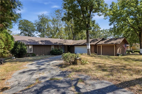 Photo of 6 Nottingham Circle, Bella Vista, AR 72715 (MLS # 1361569)