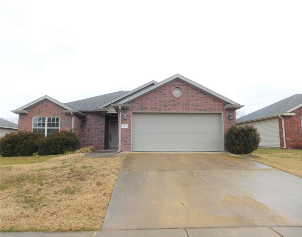 Great location. 3 bedroom split floor plan. Walk in closet. Covered deck. Gas fireplace in the living area. Large laundry room. Close to trails, shopping, schools and restaurants.