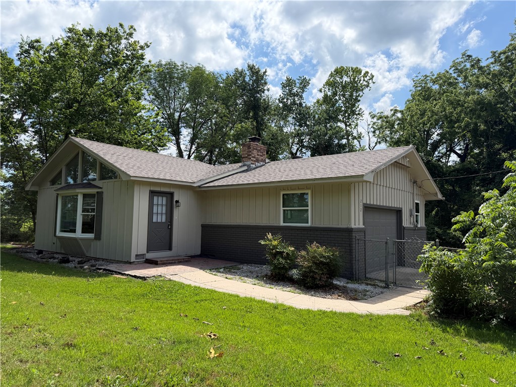 Photo 1 of 28 — 212 W Kimberly Lane, Rogers, AR 72756