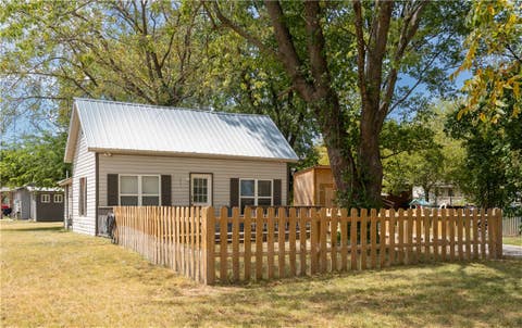 Photo of 311 SW 3rd Avenue, Gravette, AR 72736 (MLS # 1358730)