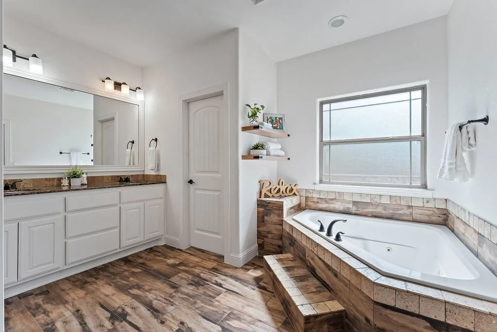 Bella Vista, Arkansas 72714, United States, 3 Bedrooms Bedrooms, ,3 BathroomsBathrooms,Residential,Active,225251