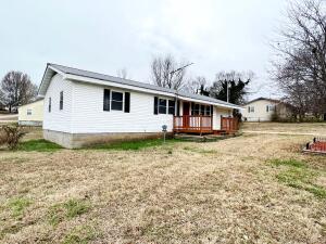 Move in ready! This 3 BR 1 BA home has lots of fresh updates and sits on a big corner lot. New paint, new carpet, new light fixtures, new appliances...lots of new. You have room on this large lot to build that shop for your lake toys, which you will need since you are so close to the beautiful Bull Shoals Lake. There is even a fenced back yard for your fur babies.