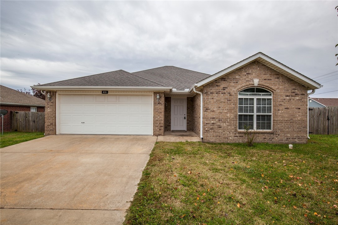 Large corner lot in Centerton. 3 bedroom 2 bath. Living room has tall ceilings and gas fireplace, wood flooring thru main living area, new carpet in bedrooms. Stainless appliances includes microwave and refrigerator. Primary bath features double sinks and walk in closet. Fenced back yard with large patio.