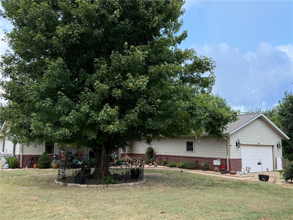 Escape to your own peaceful country setting. Sit on your porch and relax and watch the wildlife. Family owned since 2000, this is truly a special location offering functional farmland with quiet country living yet close to Bentonville. Rolling pastures with two ponds. 30 x 40 shop with 10' lean-to; small creek on north end of property feeds into Spavinaw creek. Cellar access in utility room provides storm shelter and food storage for extra peace of mind. Home was remodeled in 2024 with new HVAC, new double hung windows, new roof, new fireplace, new Kitchenaid appliances, granite counters, new utility room, new carpet, tile, ceiling fans, interior paint. 3.25" tongue & groove wood flooring in living and dining area. RV pad with full hookups including a 30amp electric, water, and black tank clean out.
Copper storage building will not convey. Broker/Owner