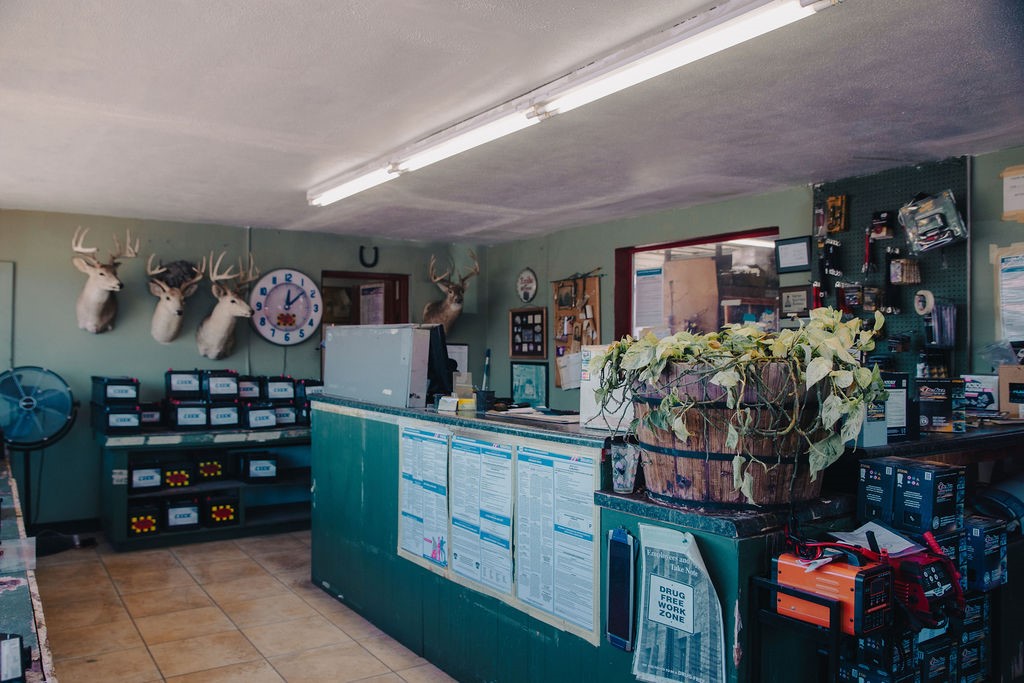 Main image without alt text