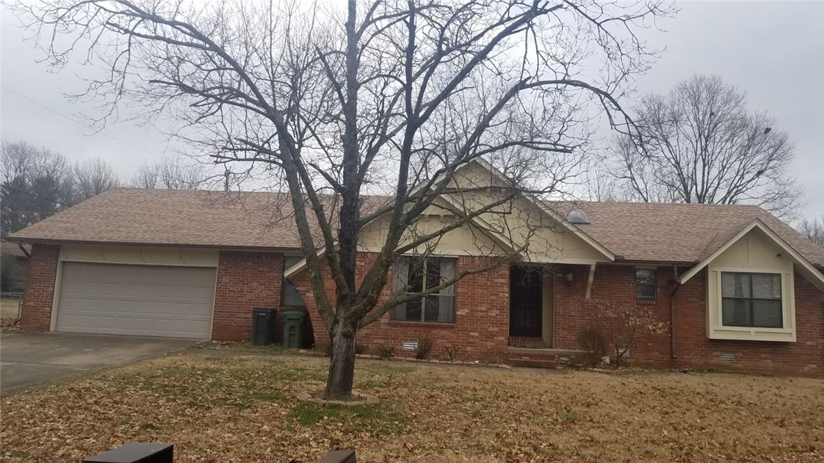Huge! Lots of space. 3 bedrooms, office, 2nd living room, wood burning fireplace, & formal dining room. Large backyard and covered deck. Must See!