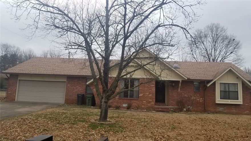 Huge! Lots of space. 3 bedrooms, office, 2nd living room, wood burning fireplace, & formal dining room. Large backyard and covered deck. Must See!