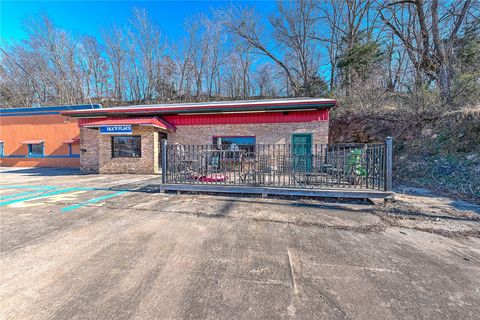 Photo of 402 N Parrott Drive, Huntsville, AR 72740 (MLS # 1331954)