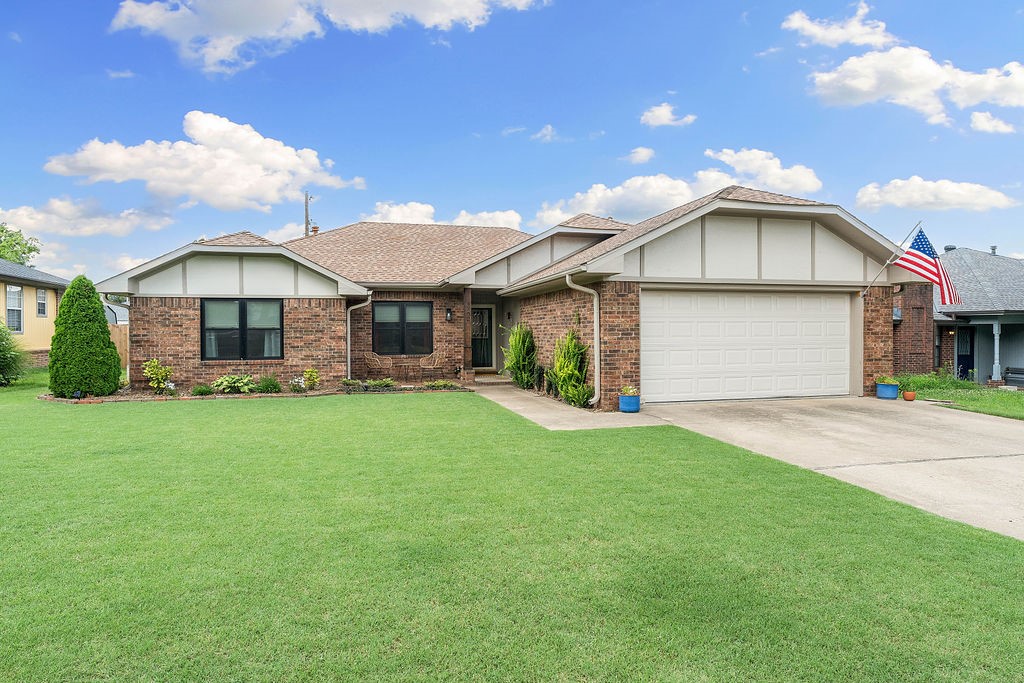 At this house, the grass really is greener! Come see for yourself!
This 3-bed, 2-bath home in a quiet cul-de-sac is perfectly located central to all of Rogers. You're only 5 minutes from shopping and restaurants in the Pinnacle area and yet less than 10 minutes from historic Downtown Rogers! Easy walk to the Rogers Aquatic Center too!
This home might have been built in 1987 but almost every inch of the house has been brought back into the 21st century! The last 6 years this home has had the following upgrades: LVP flooring, interior & exterior paint, lighting fixtures, ceiling fans, landscaping, tankless water heater, sod, interior trim/doors, quartz countertops, kitchen backsplash, plumbing fixtures, new windows, fence, back patio/deck, Roofmax, garage utility sink, and more!
Come see for yourself all that has been done to make this house a home!