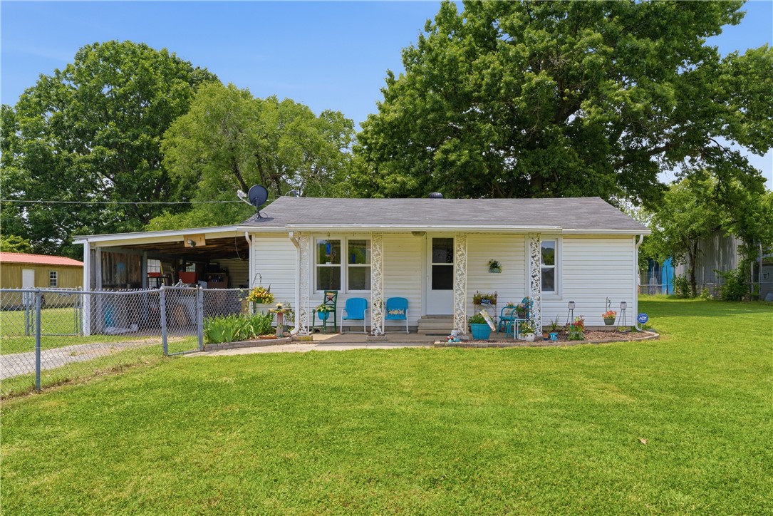 Photo 1 of 27 — 3132 N Oak Street, Springdale, AR 72764