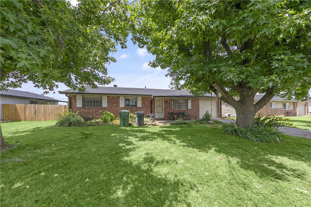 Come see this perfect starter home or investment property opportunity. Brand new roof, gutters and siding on the outside. Home is sold AS IS and there is no seller property disclosure available. Great location near Lingle Middle School located in an established neighborhood in the heart of Rogers.