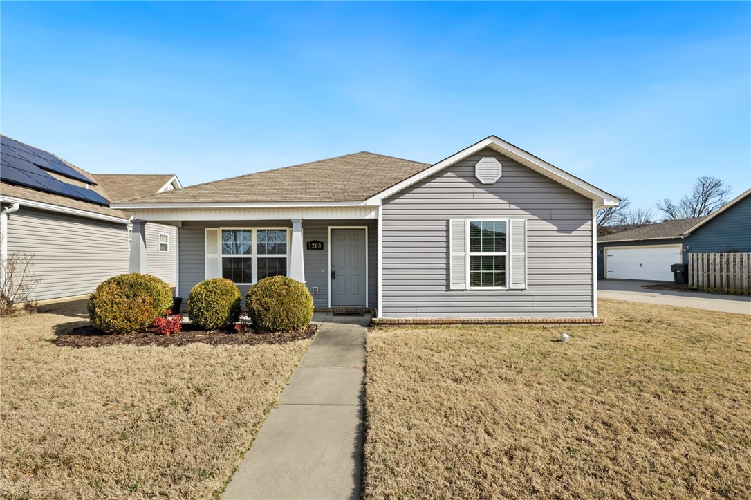 This stunning investment property that promises not just a return, but a lifestyle. Nestled in a thriving neighborhood, this gem boasts spacious layouts and a vibrant community atmosphere. Don't miss out - invest in your dream today!