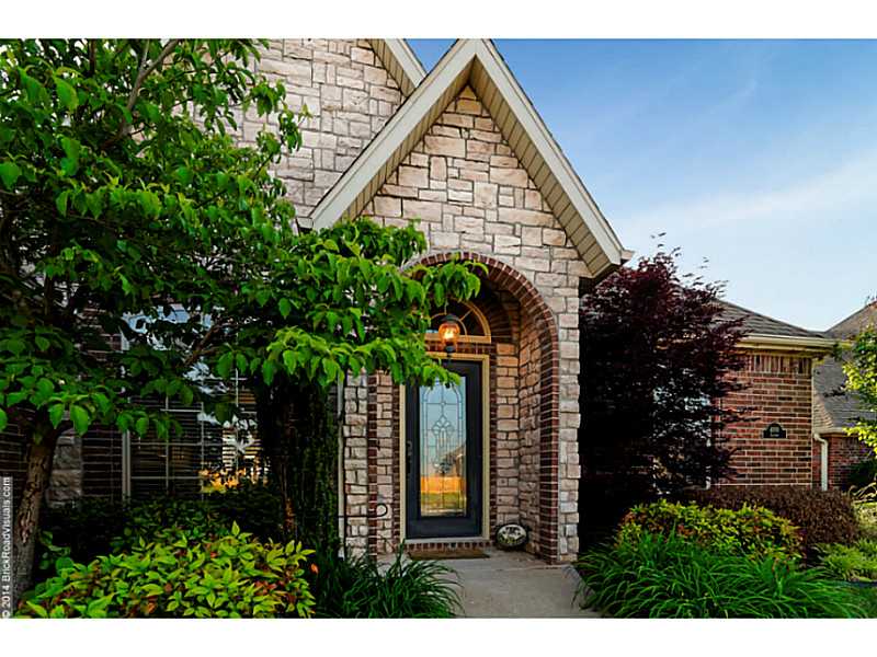 ***$2500 BUYERS CLOSING COST PAID!!!*** Adorable home with great open floor plan in Corner Stone Ridge. Just minutes from Wal-Mart home office. 4 bedrooms, 3 baths, 3 car garage. Hardwood floors, beautiful kitchen with double oven, granite counter tops.,***$2500 BUYERS CLOSING COST PAID!!*** Special financing incentives available on this property from SIRVA'S preferred lender.