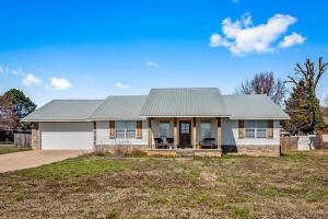 This home features a split floor plan with spacious bedrooms and walk-in closets located in a well established neighborhood centrally located to Downtown and Hwy 65. The home has a pantry just off the kitchen, 2 - 50 gallon water heaters for continuous hot water, Parkhill custom built cabinets, a low maintenance metal roof, along with a nice sized backyard with a privacy fence.