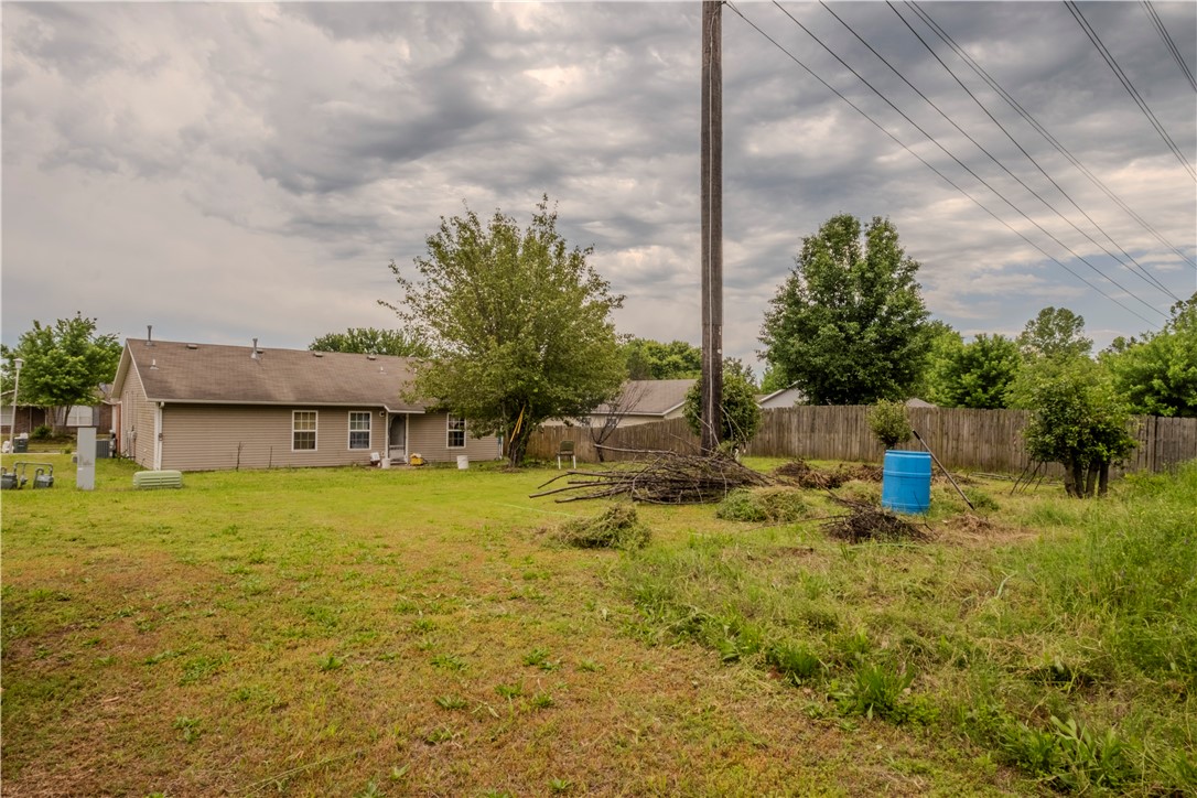 Photo 18 of 21 of 1137 S Sherman Avenue house