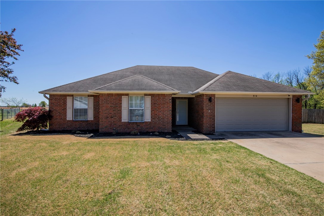 Discover this well maintained all-brick, ranch-style home nestled on a quiet cul-de-sac. Home is set on a generous pie-shaped lot with an RV Pad. Step into the living room with a vaulted ceiling and direct access to the backyardāideal for indoor-outdoor living. The eat-in kitchen features ample space for both a dining table and countertop seating, pantry and more. The laundry room comes fully equipped with washer and dryer, plus extra space for a second fridge or freezer. The spacious primary suite boasts trey ceilings, his and her closets, and separate walk-in shower and soaking tub. Two additional bedrooms and a full bath with a tub/shower combo are conveniently located on the same side of the home. Outside, enjoy a large backyard with a sizable storage building and additional green spaceāperfect for gardening.
Located just minutes from a city park, schools, restaurants, and moreāthis move-in-ready home blends comfort, space, and location. Schedule your private showing todayāthis one wonāt last long!