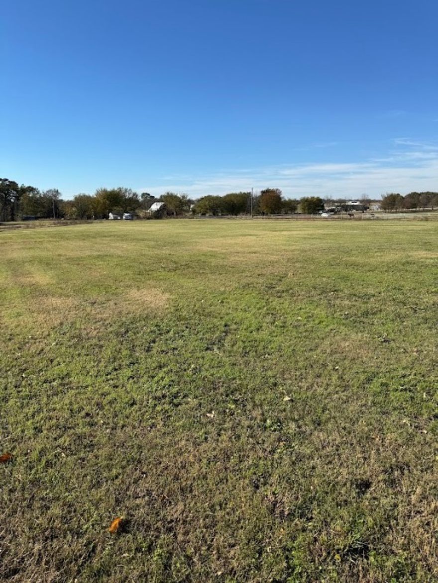 Come see this beautiful 3 acre parcel to build your dream home. 15 minutes to Siloam Springs, 40 min. to xna and Fayetteville. Three lots, over one acre each included this listing. Developers dream with city water on each lot, fully surveyed, electric service on each lot, 911 addresses. Cross to reference mls #1296163, #1296161, and #1296159