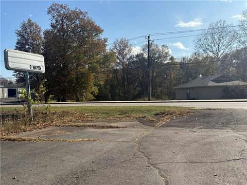 Photo of 1623 E 16th Street, Russellville, AR 72802 (MLS # 1330972)