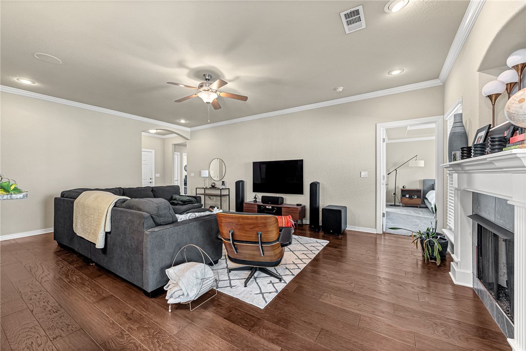 Chelsea Point II Rogers - Residential