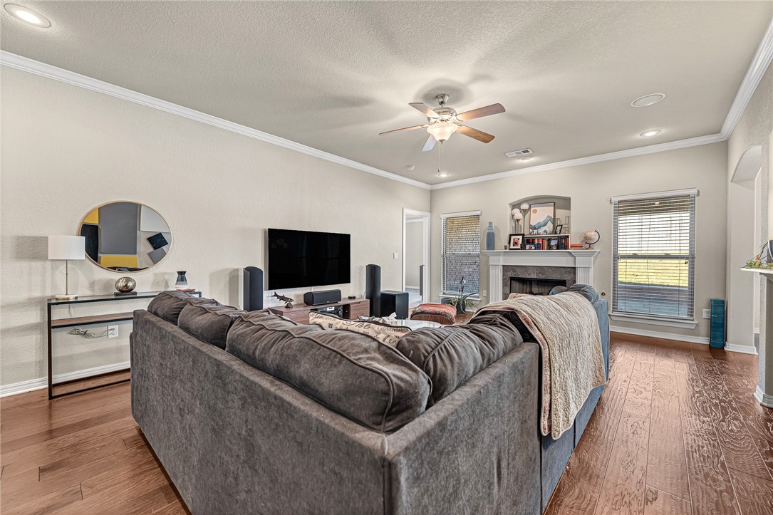 Chelsea Point II Rogers - Residential