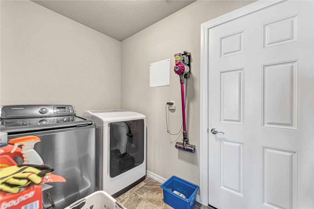 Chelsea Point II Rogers - Residential