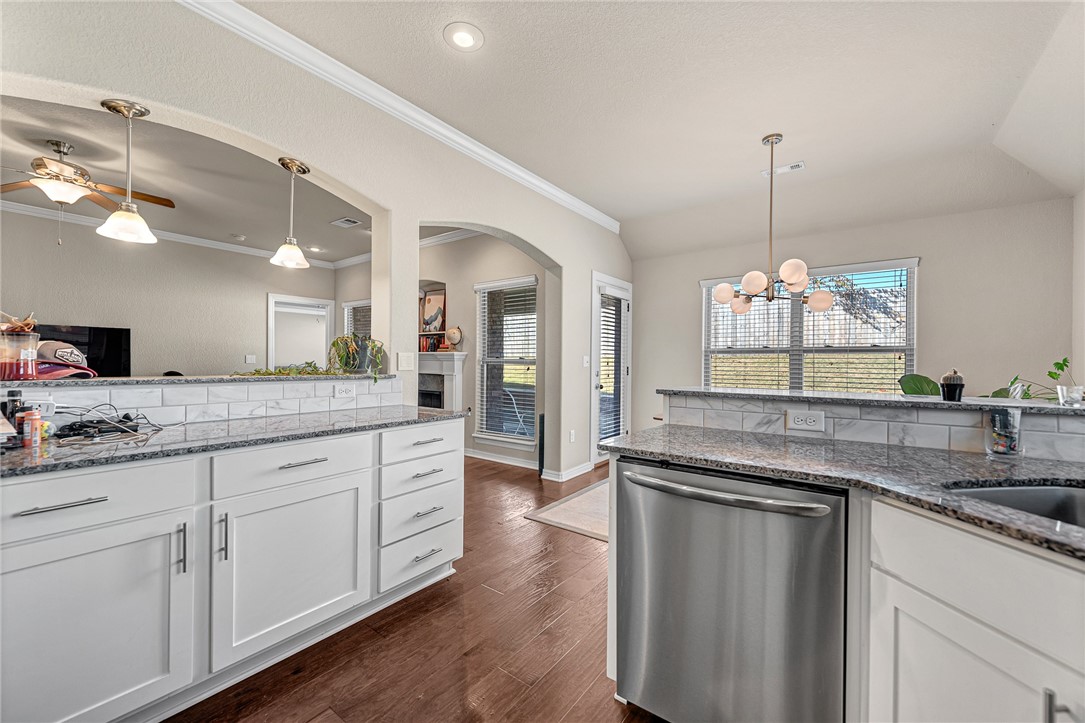 Chelsea Point II Rogers - Residential