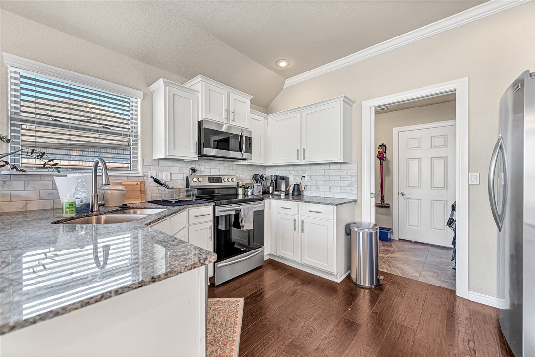 Chelsea Point II Rogers - Residential