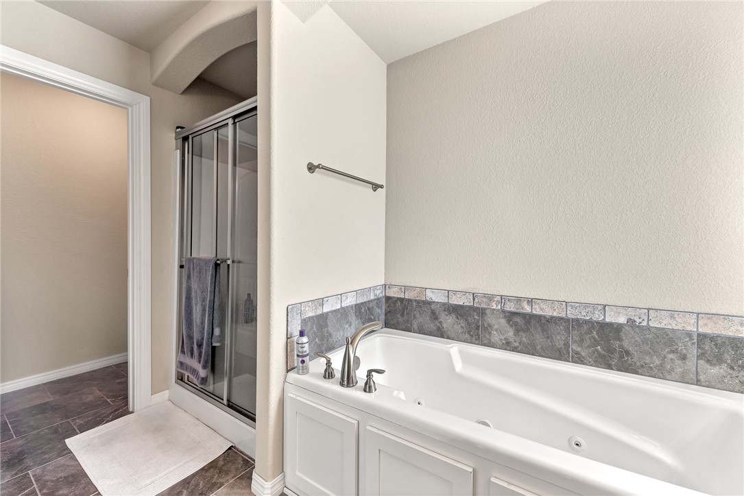 Chelsea Point II Rogers - Residential