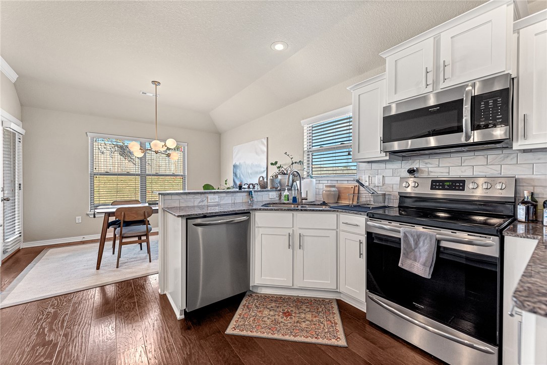 Chelsea Point II Rogers - Residential