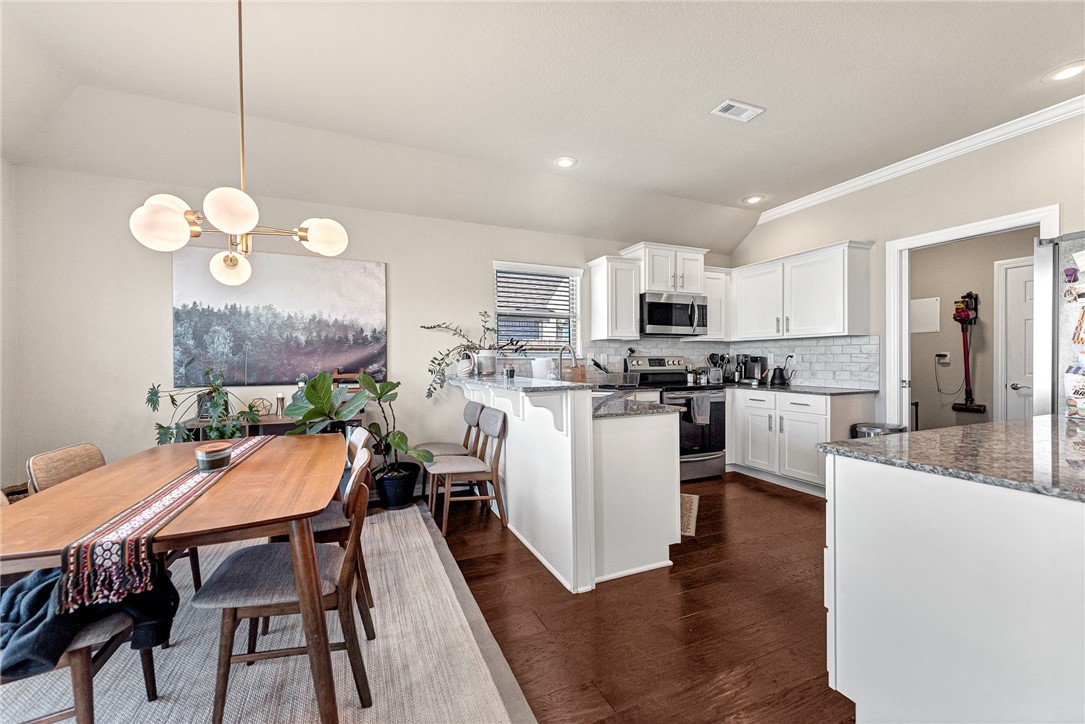 Chelsea Point II Rogers - Residential