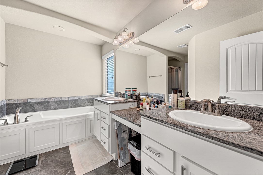 Chelsea Point II Rogers - Residential