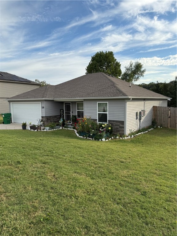 Like -new-4-year old home in Huntsville! This well-maintained beauty offers modern style and comfort throughout. Enjoy the spacious layout and a beautiful covered patio perfect for relaxing or entertaining. Move in ready and truly a must-see to appreciate!
Bonus-Solar panels, seller to pay off the solar panels at closing!!!